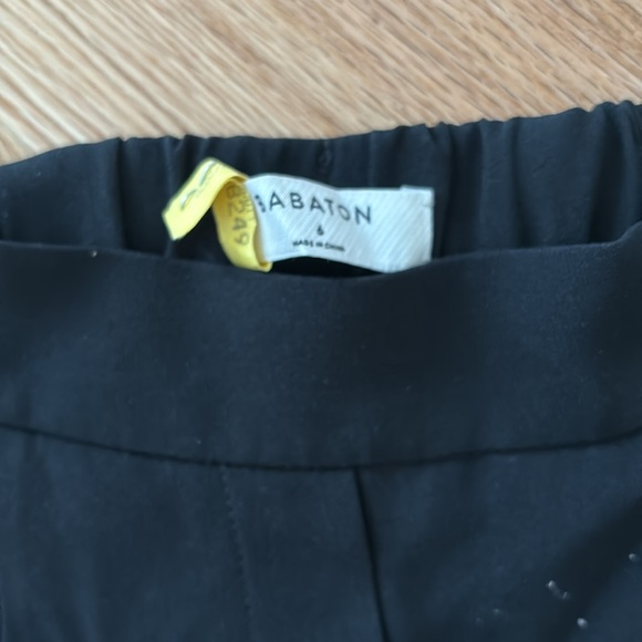 Aritzia Babaton Conan trouser in black /white. Size 6 - Picture 3 of 4